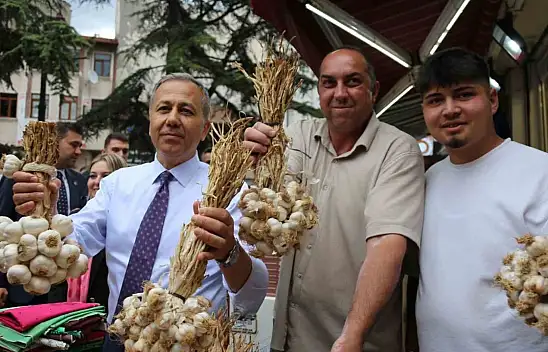 Pastırma tattı, çekme helva ikram etti