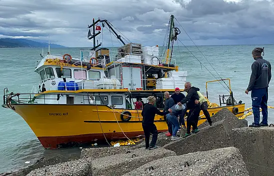 Balıkçı teknesi karaya oturdu