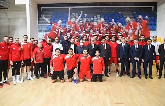 Vidinlioğlu'dan A Milli Hentbol Takımına baklava ikramı