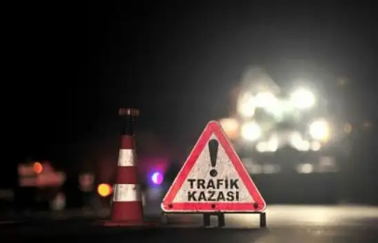 Bisikletli 2 kişiye otomobil çarptı!