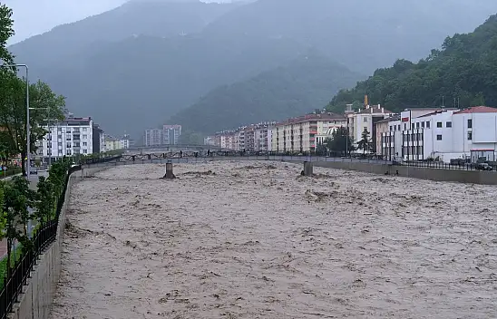 Bozkurt'ta şiddetli yağış! Okullar tatil edildi