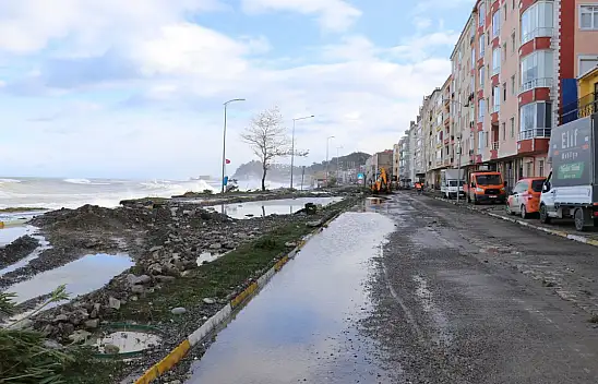 Deniz taşkını güvenlik kamerasınca kaydedildi