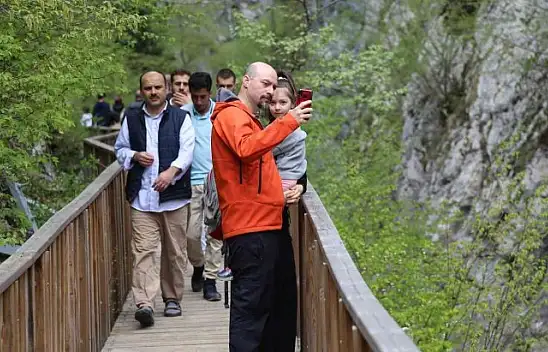 Kanyonlarda tatilin tadını çıkartıyorlar