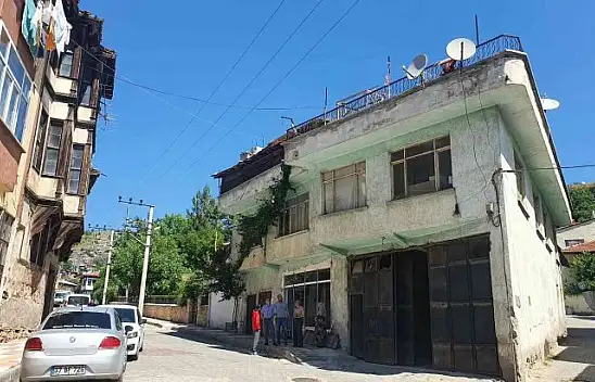 Buzdolabını taşırken yüksek gerilim hattına değdi! Ağır yaralandı