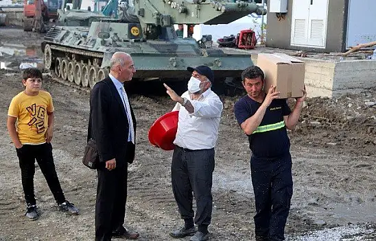 'Ezine Çayı'nın yatağı selde 40 metre genişlemiş'