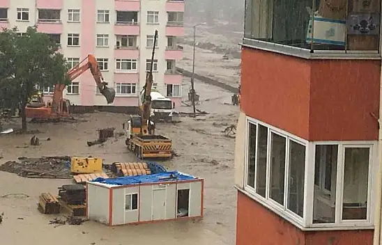 Bozkurt'taki Ezine Çayı yeniden taştı