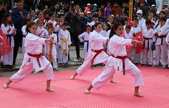 19 Mayıs'ta gösterileriyle nefes kestiler