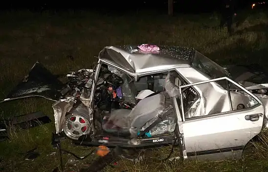 Otomobil hurdaya döndü: 3 ağır yaralı!