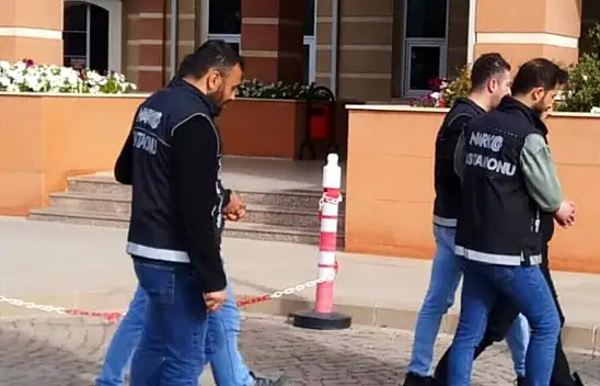 Hapis cezası bulunan 2 şahıs yakalandı