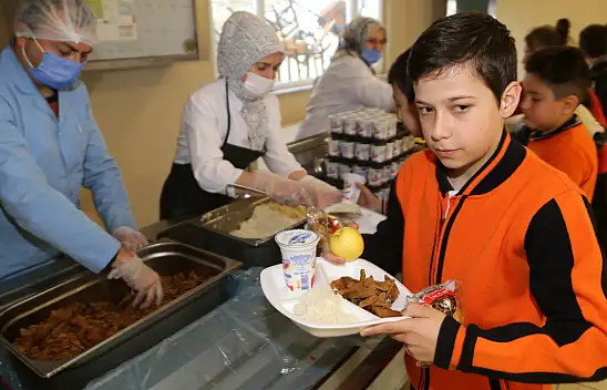 Her gün 11 bin 7 öğrenciye ücretsiz yemek
