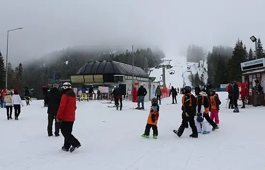 Ilgaz Dağı Kayak Merkezi'nde hafta sonu yoğunluğu