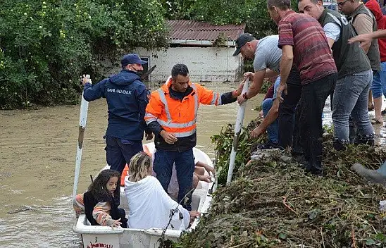 İnebolu'da sele kapılan Rabia için arama çalışması başlatıldı