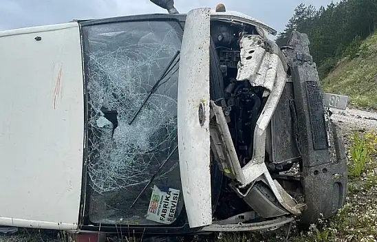 İşçi servisi devrildi! Çok sayıda yaralı var