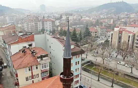 İsmini minaresindeki oktan alan cami, oksuz kaldı
