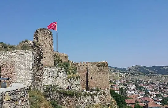 Kaleden düşerek hayatını kaybetti