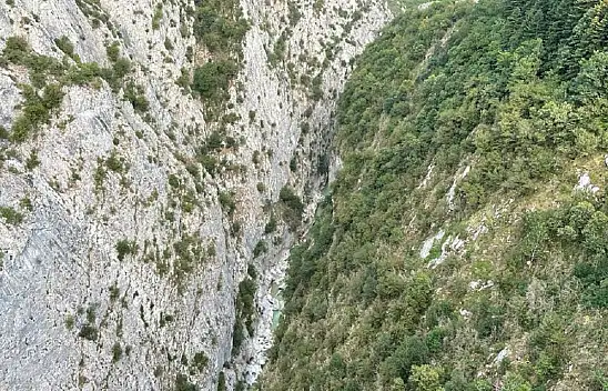 Kanyonda mahsur kalan 11 kişiden 10'u kurtarıldı