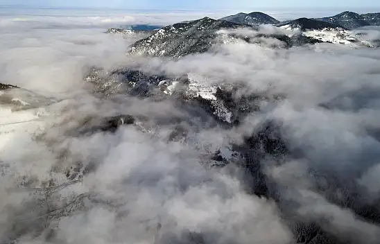 Kar ve sisli Küre Dağları havadan görüntülendi