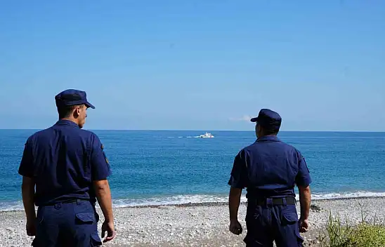 Batan teknedeki 3 kişi aranıyor!