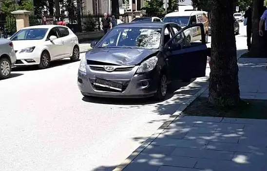 Karşıya geçmek isterken otomobil çarptı