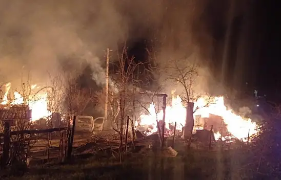 Pınarbaşı'da 3 ev yandı, anne ve kızı feci şekilde can verdi