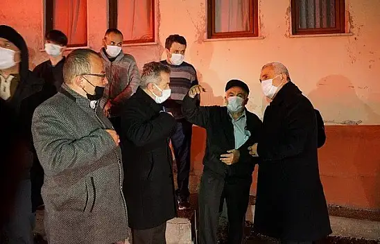 Vali Çakır, yangın mahallinde incelemelerde bulundu