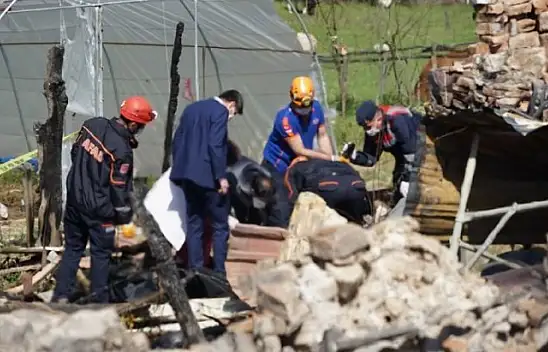 Pınarbaşı'daki yangında ölenler enkaz altından çıkartıldı