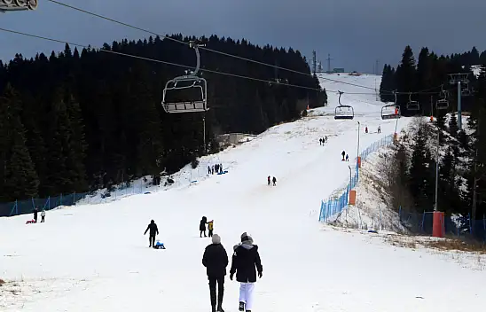 Kayak merkezleri tatile karsız giriyor
