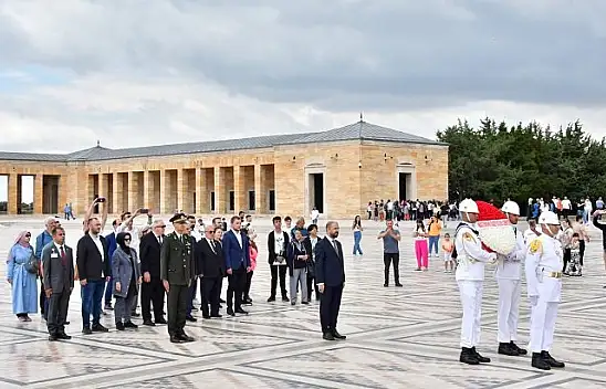 KGC, Ata'nın huzurunda