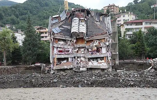 Kur'an Kursu öğrencilerini ip düzeneği oluşturarak kurtardı