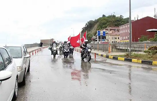 İstiklal Yolu motosikletle geçiliyor