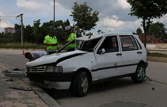 Kuzeykent'te otomobil devrildi! 2 yaralı