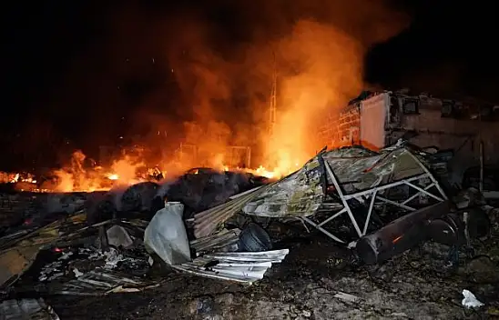 Yangında ölen anne ve kızı balkondan atlayamamışlar