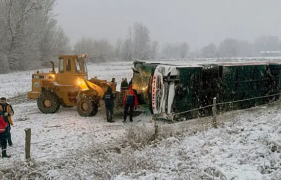 Otobüs kazasında 4 ölü, 3'ü ağır 32 yaralı