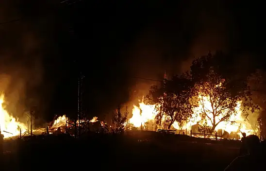 Pınarbaşı'daki yangın 5 eve sardı