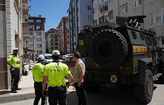 Polisimiz şehit oldu! Saldırgan öldürüldü