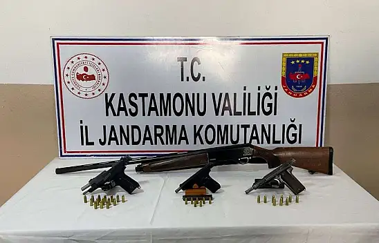 Ruhsatsız tabanca ve tüfek yakalandı