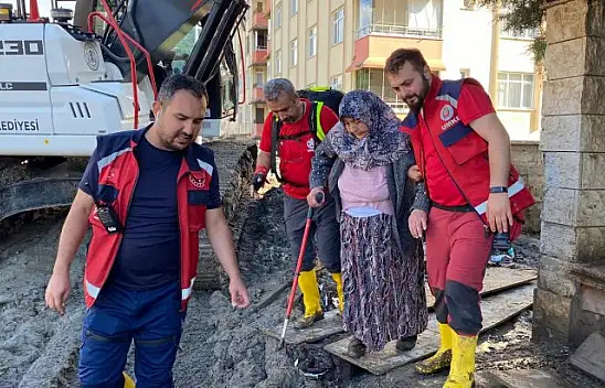 Sağlık ekipleri selin ardından 55 kişiyi kurtardı