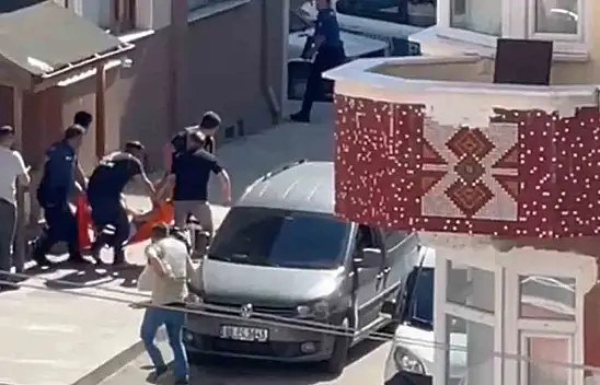 Yaralı polislerin binadan çıkartıldığı görüntüler kamerada!