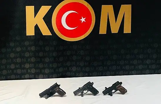 Sırt çantasında 3 tabanca bulunan kişi gözaltına alındı