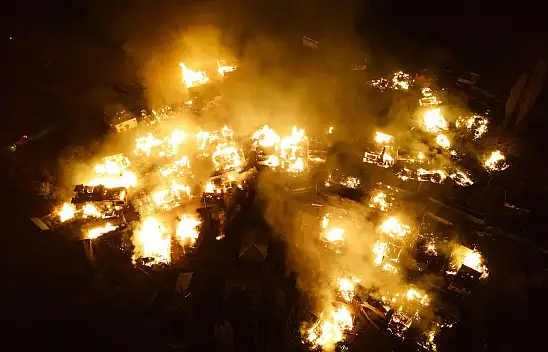 Tosya'da yangın faciası! 43 köy evi yandı