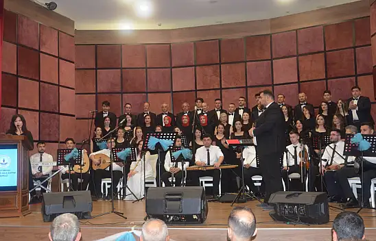 Türk Sanat Müziği Korosu eskilere götürdü
