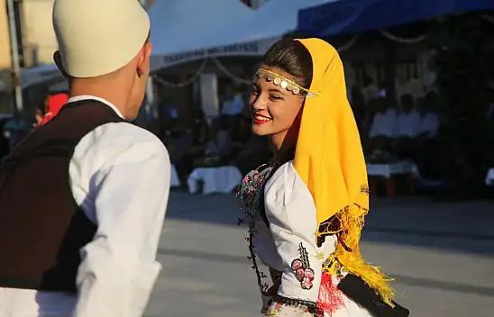 Ülkeler danslarla kültürlerini tanıttı