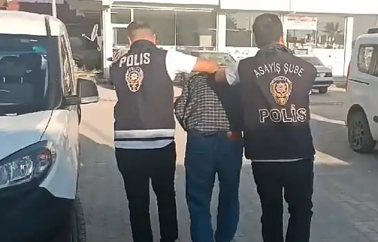 Yaşlı kadının 28 bin dolarını dolandırdı