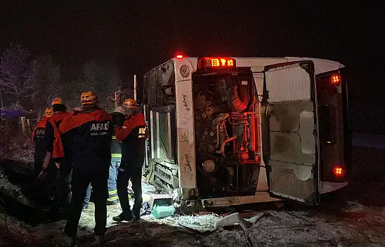 Yolcu otobüsü devrildi! 4 ölü
