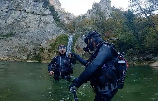Ilıca Şelalesi'nin döküldüğü yere tüple dalış yapıldı