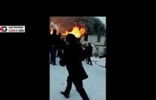 Kastamonu'da 2 katlı ev, ahır ve samanlık yandı
