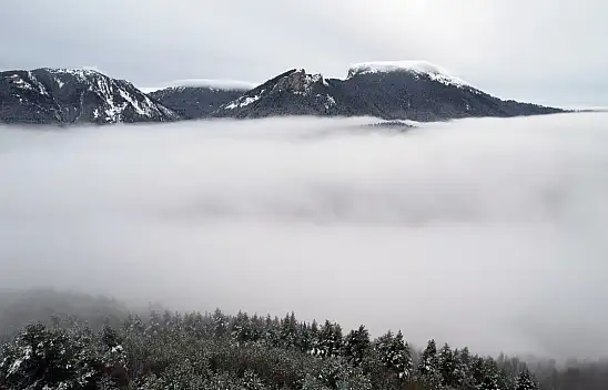 Küre Dağları'nda kar ve sis etkili oldu