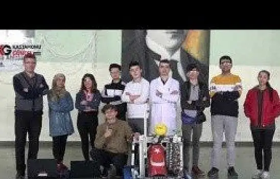 Liseli öğrenciler, basketbol oynayan robot yaptı