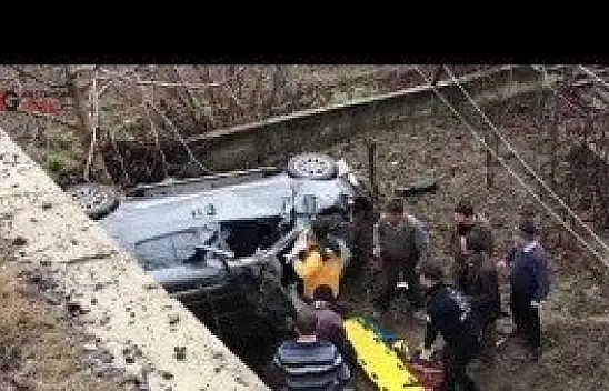 Otomobil evin bahçesine uçtu: 1 ölü, 2 yaralı