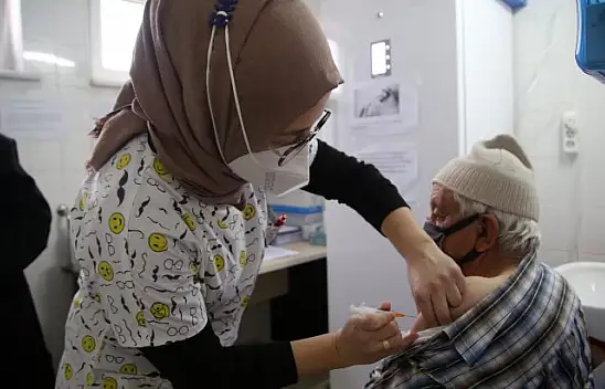 Sağlıkçılarımızın aşı mücadelesi devam ediyor